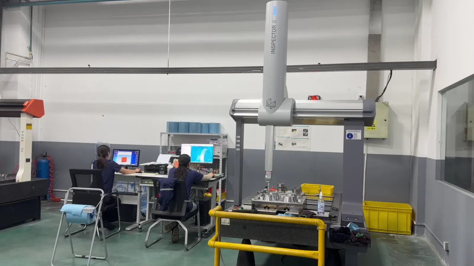 Hengqi inspectors reviewing CAD data beside the CMM