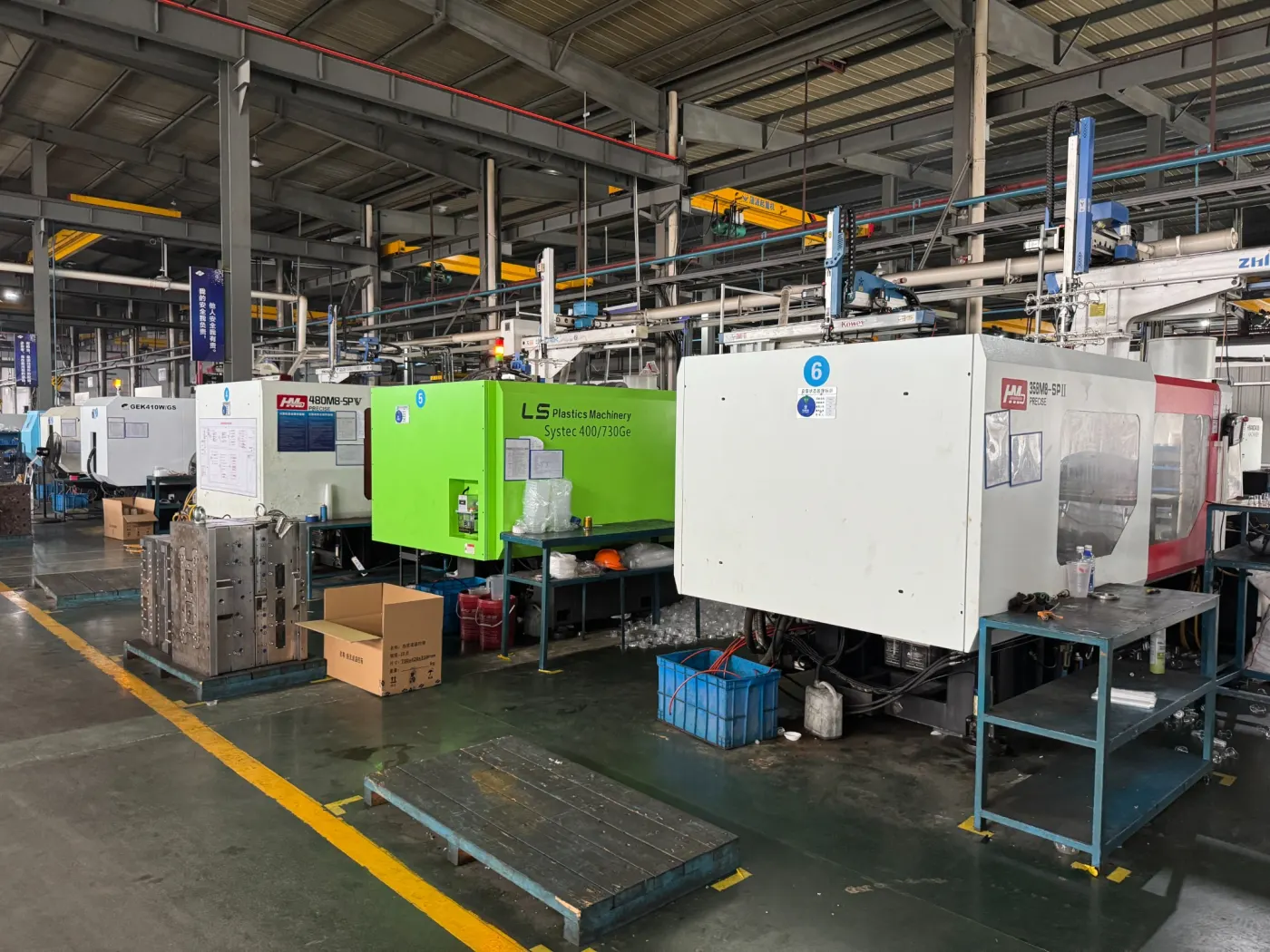 Thin wall injection moulding trial line with machine and take-out automation